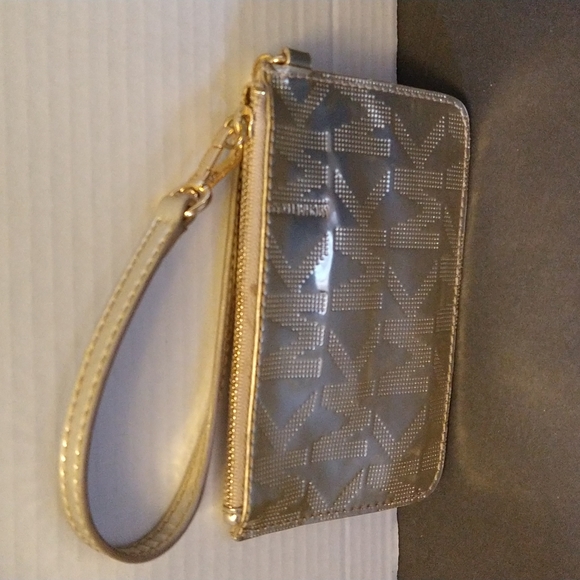 VGUC. Michael Michael kors wristlet. - Picture 2 of 7